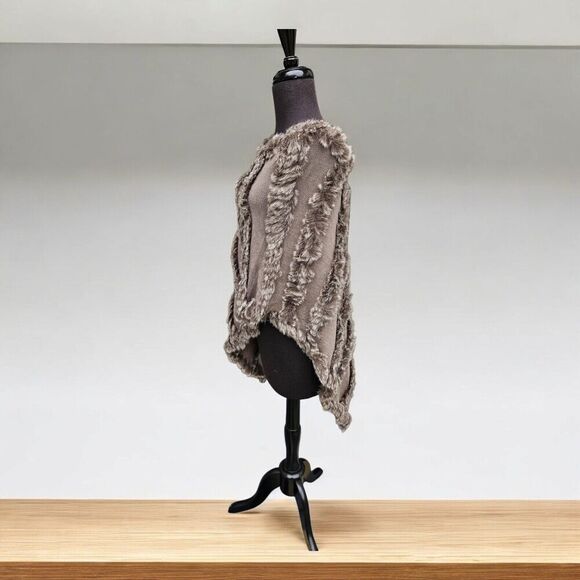 Chico's Sweater Poncho Shawl Faux Fur Trim Sz S/M NWOT Taupe Old Money Mob Wife - Picture 5 of 6